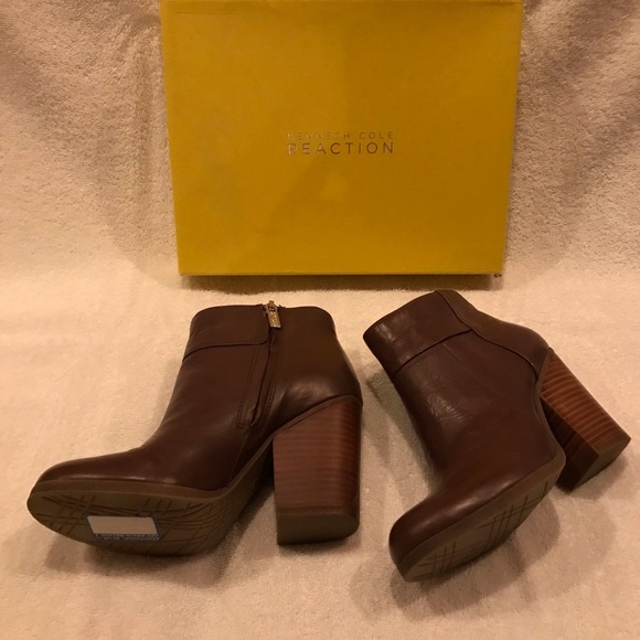 Ankle Boot - Picture 2 of 8